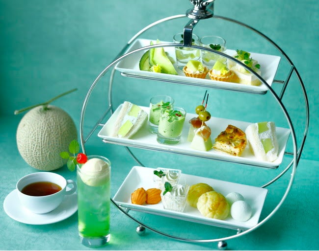 新宿で「メロンアフタヌーンティー」メロン主役のフルーツサンドなど贅沢スイーツ盛り沢山