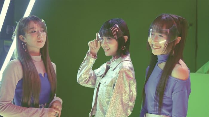 ME:I新CMメイキングカット(提供写真)