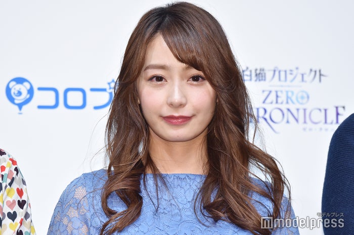 宇垣美里 プラム色リップ サックスブルーでクールな大人スタイル ヘアメイク ファッション分析 モデルプレス