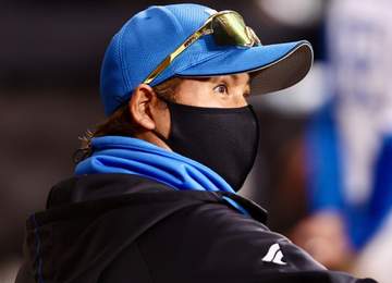 日本ハム・新庄監督「審判の方達も手のガードつけて欲しい」 ストーリーズに投稿 前夜の西武－楽天戦でファウルボール直撃で球審が交代