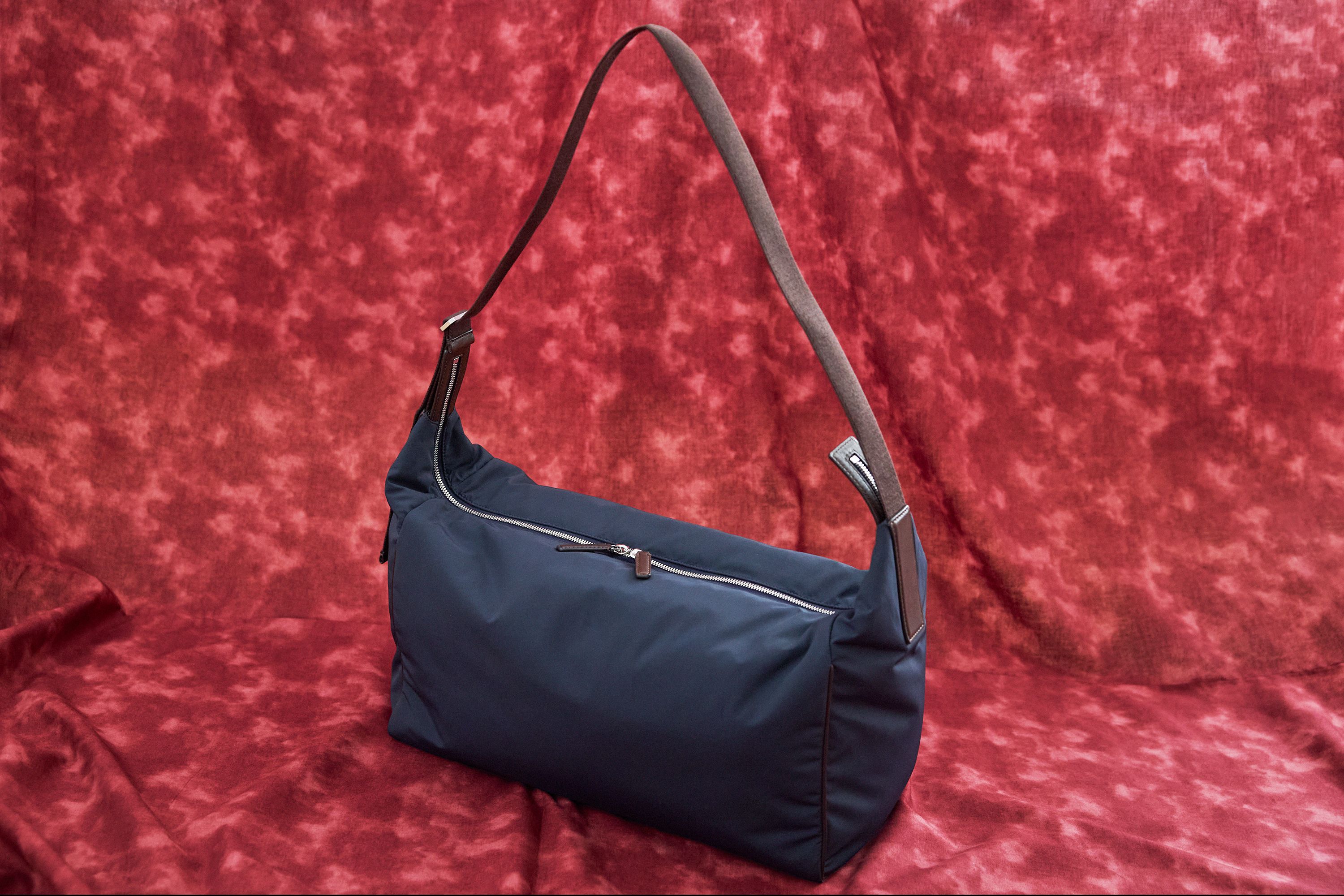 ミニマリズムをストイックに再構築するザ・ロウ──2026年春、バッグと財布の最新事情