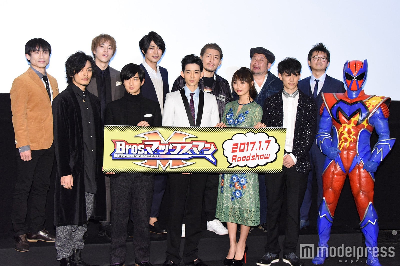 （前列左から）久保田悠来、千葉雄大、竜星涼、内田理央、青木玄徳、マックスマン（後列左から）なだぎ武、松島庄汰、丸山敦史、高橋裕二郎、ケンドーコバヤシ、増田哲英監督（C）モデルプレス