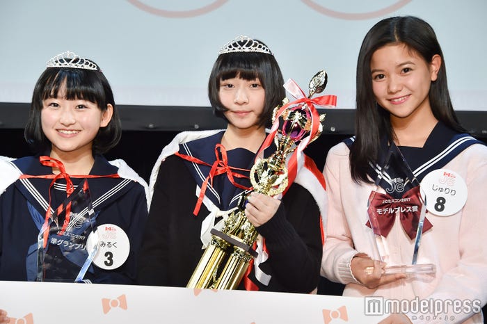 (左から)みるくさん、さきさん、じゅりりさん(C)モデルプレス