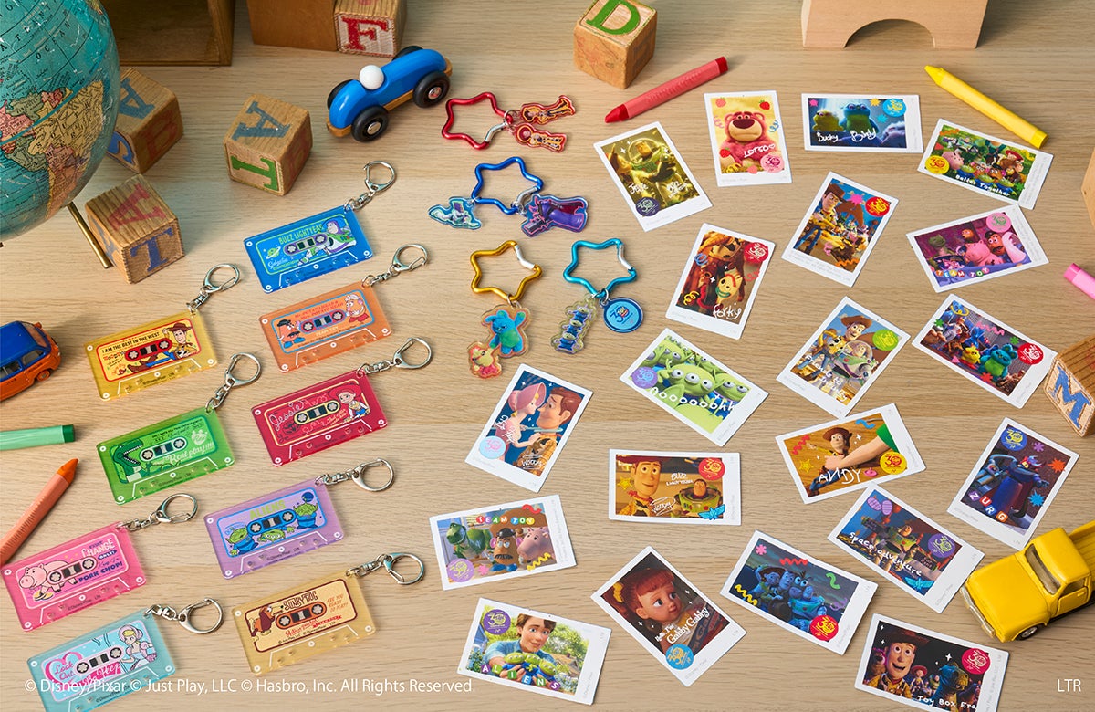 （C）Disney/Pixar （C）Just Play,LLC Mr.Potato Head &amp; Mrs. Potato Head are trademarks of Hasbro used with permission.  （C）Hasbro. All Rights Reserved.