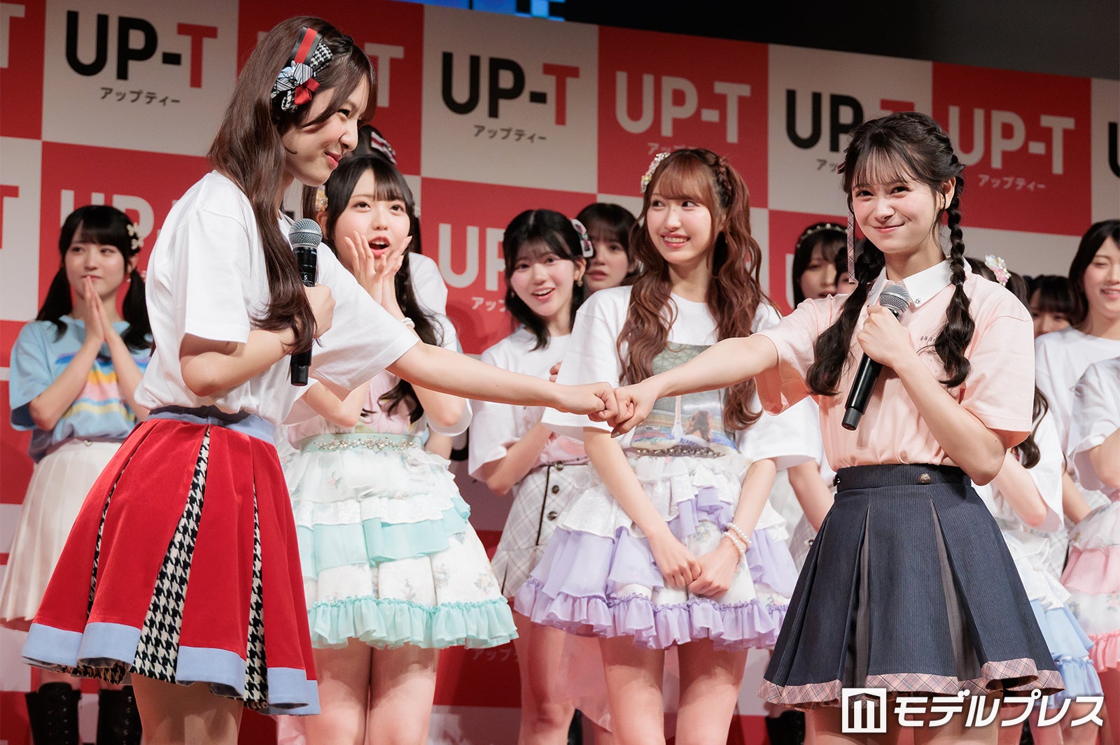 大塚七海、伊藤百花（C）モデルプレス