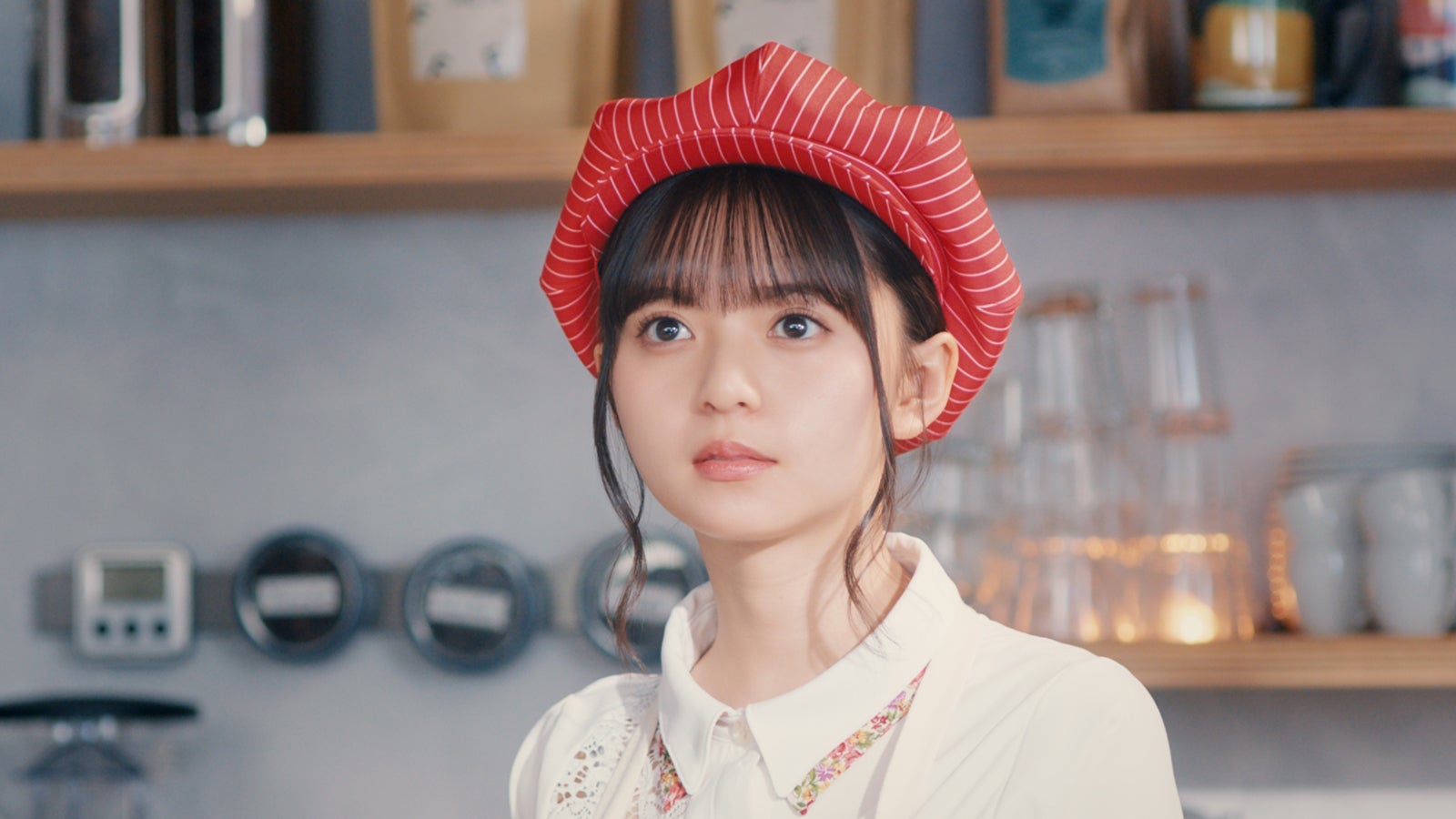 齋藤飛鳥／新TVCM「営業さん、交渉する」篇より（提供写真）