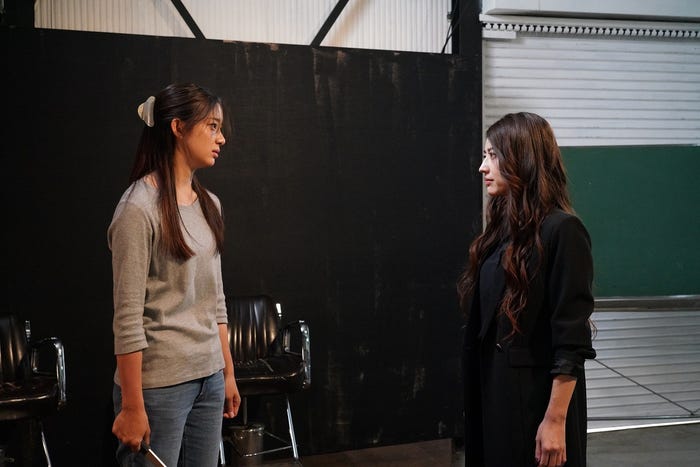 足立梨花、小沢真珠(C)BS松竹東急/MMJ