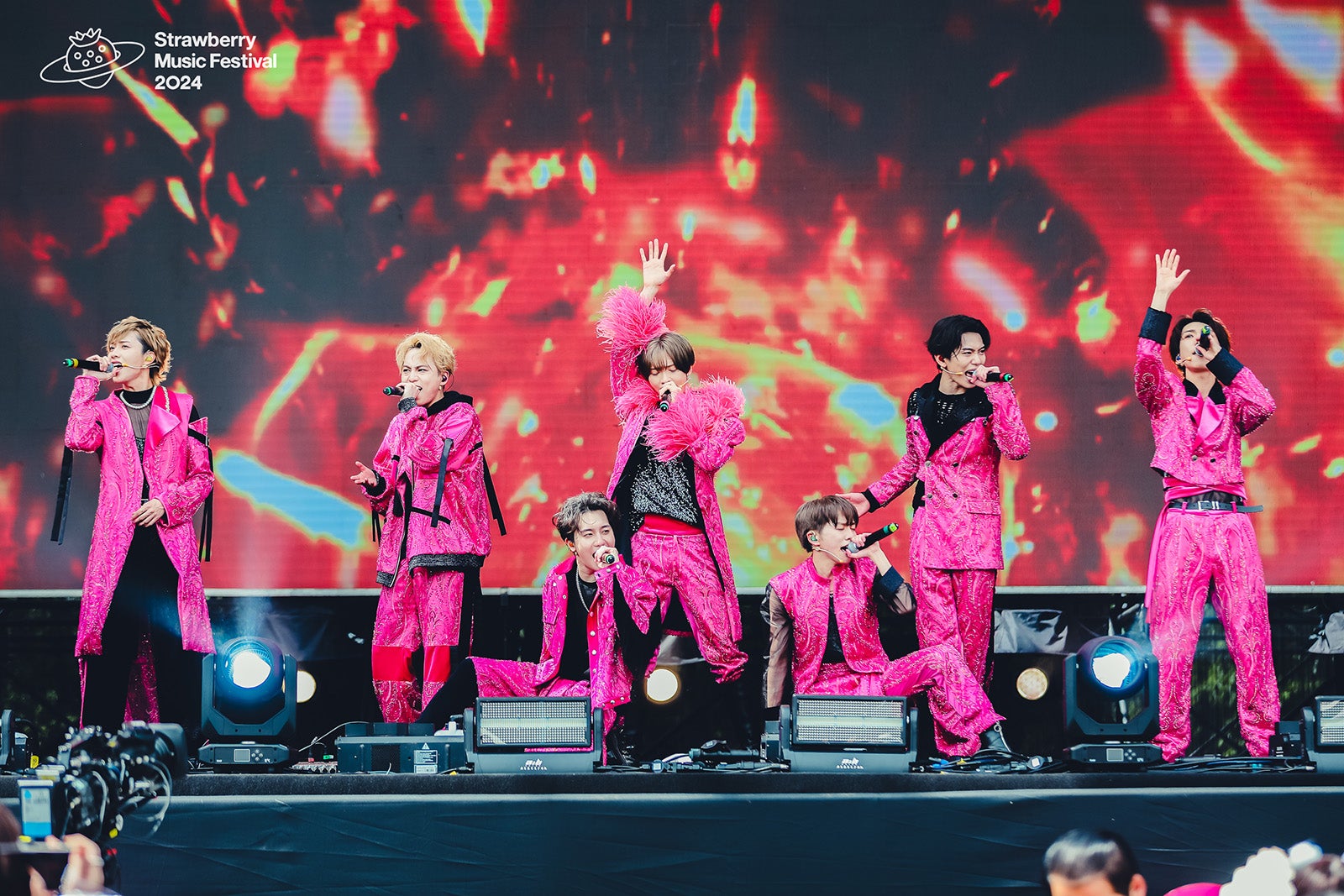 IMP.、中国最大規模の野外音楽フェスで初海外パフォーマンス 中国語披露に歓声沸く＜hengdu Strawberry Music Festival＞