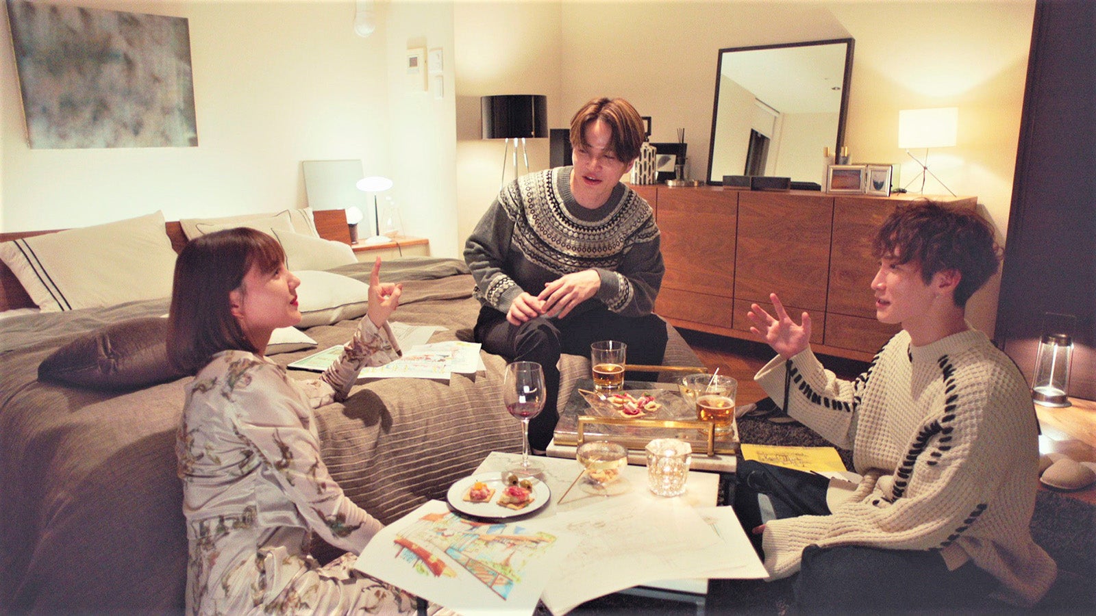 トリンドル玲奈、菊池風磨、渡辺翔太「ウソ婚」第5話より（C）カンテレ／ジェイ・ストーム