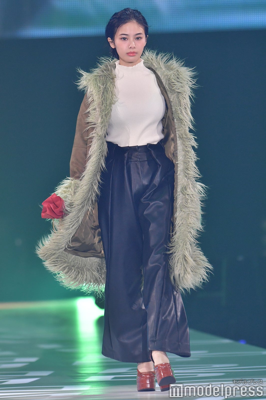 （C）モデルプレス