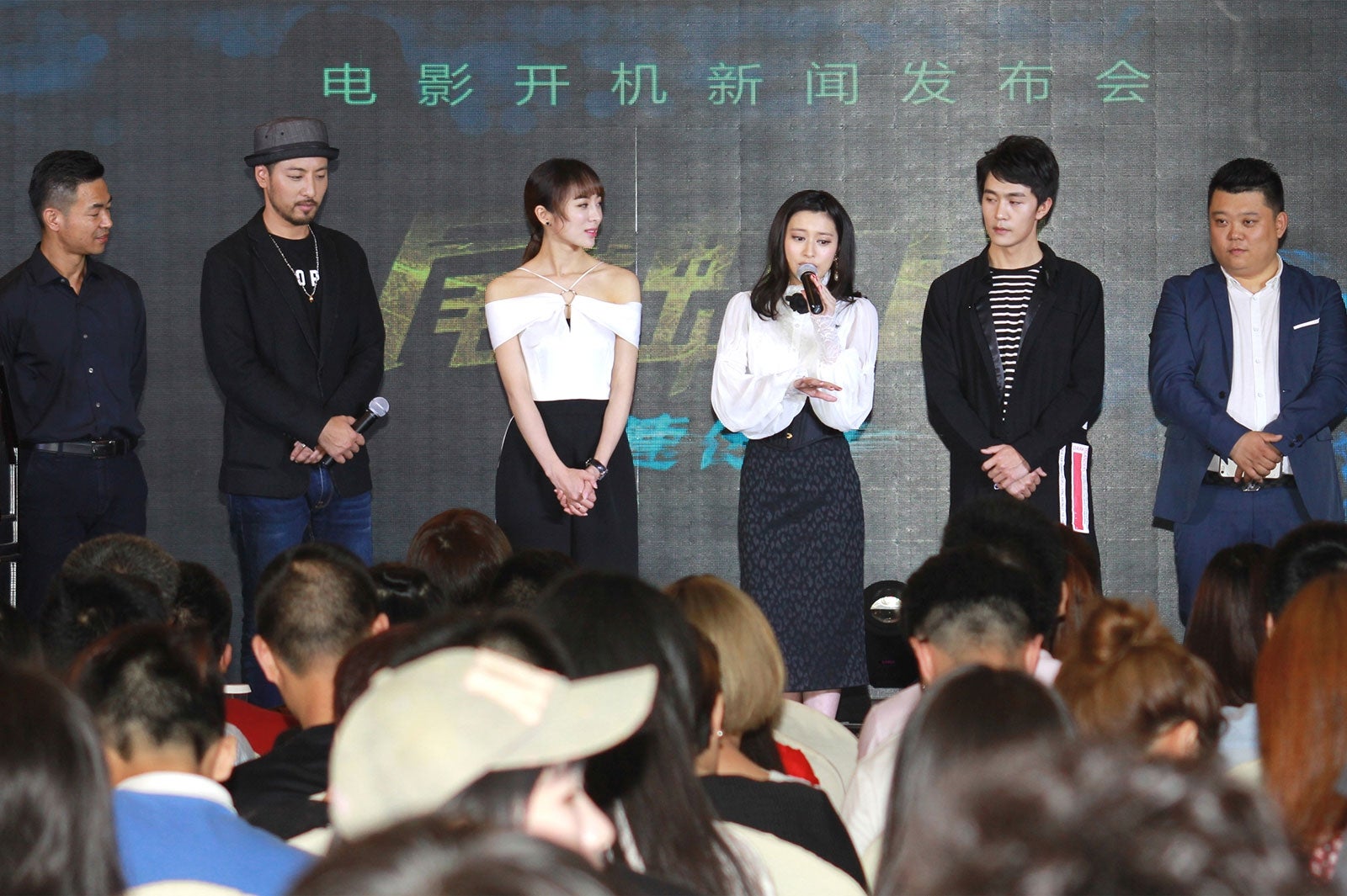 （左から）李松泽監督、葉山豪、童苡萱、後藤郁、于效辰、呂庆刚