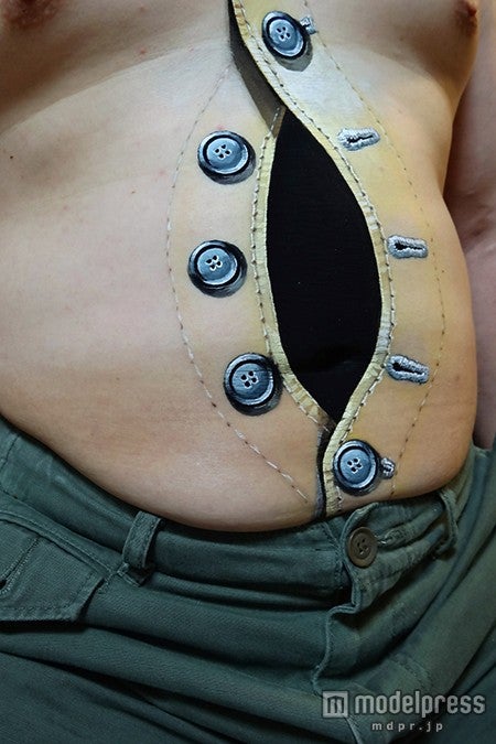 「肌衣　シャツ開閉」（C）cho All Right Reserved.