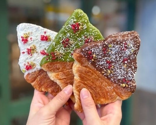 【阪急うめだ本店】今年は白いミラーボールツリー＆メリーゴーランドが登場！