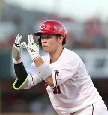 新井広島「ラッキー」3連勝 八回相手失策で2点勝ち越し 3位以下が激アツ1.5差争い「しっかり練習して（次戦に）臨みたい」