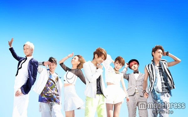 主題歌を担当するAAA