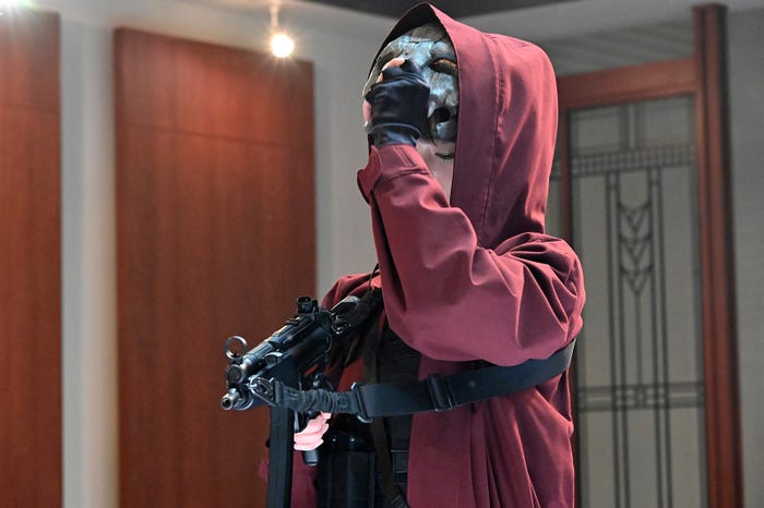 宮本茉由「新空港占拠」第1話より(C)日本テレビ