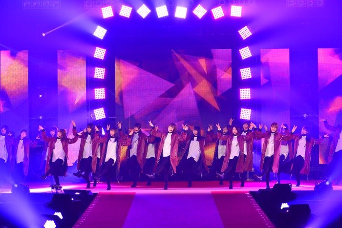欅坂46 全曲センターチェンジ 二人セゾン で新たなパターンも Girlsaward 18 S S モデルプレス