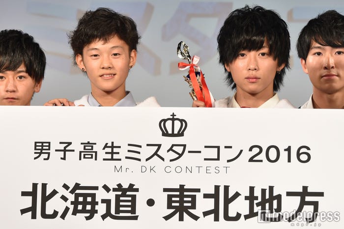 「男子高生ミスターコン2016」北海道・東北地方予選/左から:準グランプリ高畑生吹くん&グランプリ武山将也くん(C)モデルプレス