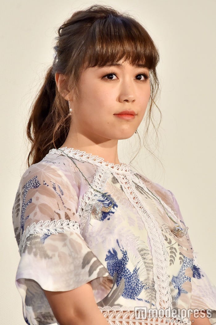 鷲尾伶菜(C)モデルプレス