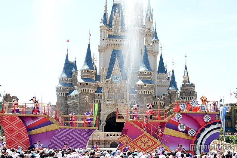 水しぶきが大量に上がる／雅涼群舞