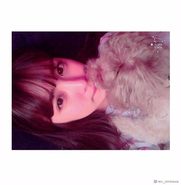 石川恋、久しぶりの愛犬との“キスショット”が可愛すぎ「天使」「癒やしショット！」