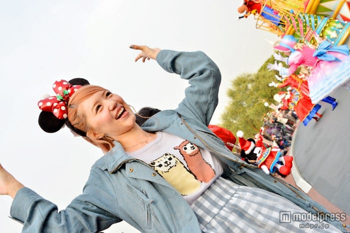 一緒にダンス/「ディズニー・サンタヴィレッジ・パレード」/モデル:河西里音