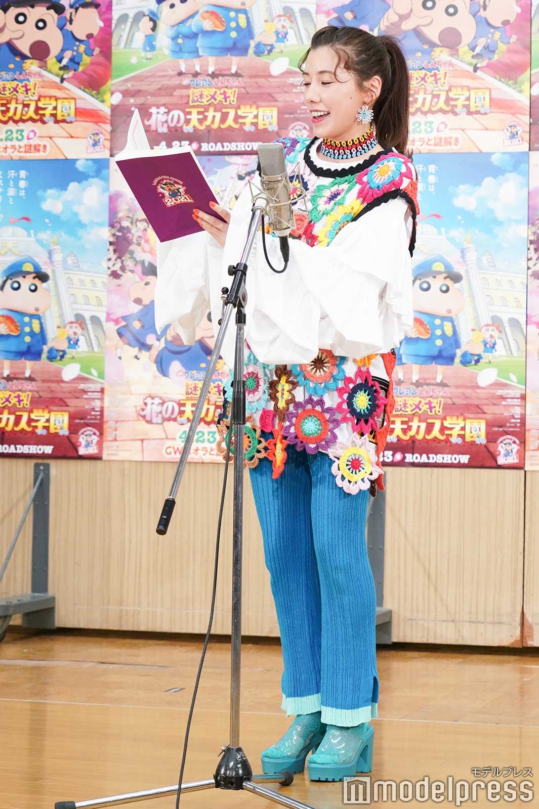 公開アフレコを行う仲里依紗 （C）モデルプレス