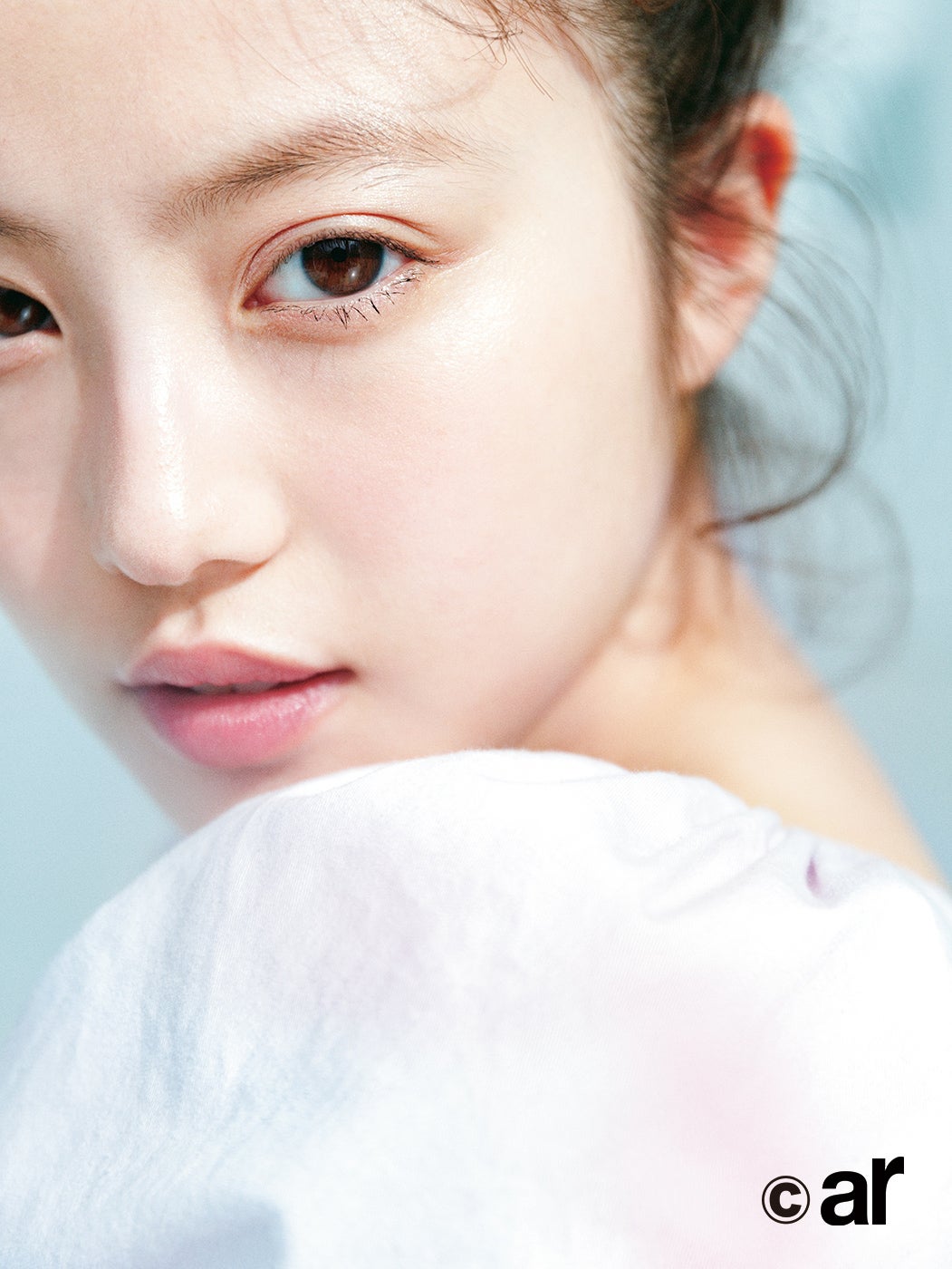 今田美桜、お気に入りの“マシュマロ肌”接写カット披露「ar」表紙に登場