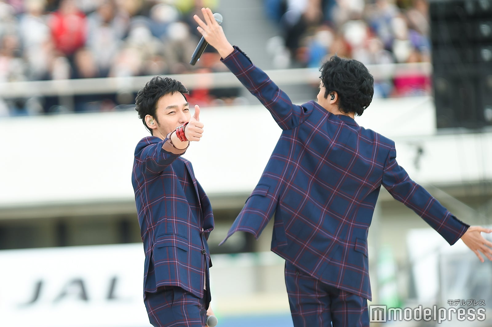 草なぎ剛、稲垣吾郎 （C）モデルプレス