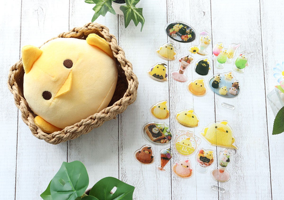 カゴに入ったぴよりんチャームとたくさんのぷにぷにシール カゴに入ったぴよりんチャームとたくさんのぷにぷにシール