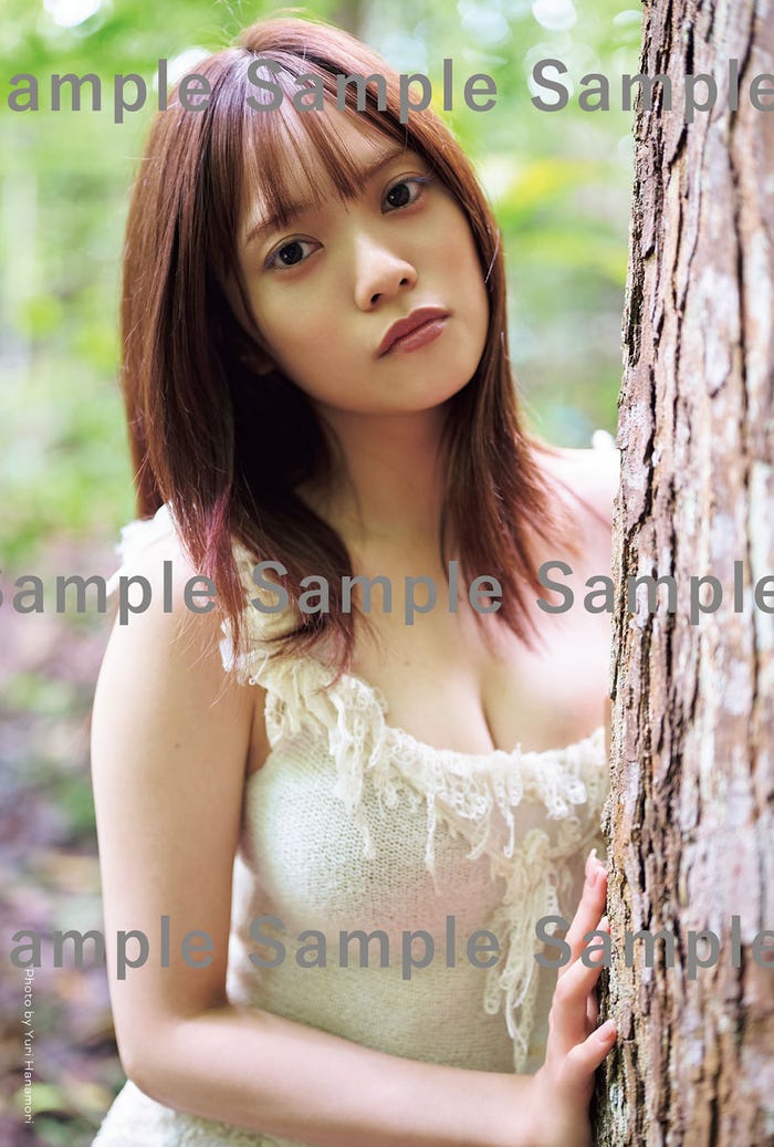 宮田愛萌1st写真集「Lilas」封入特典(撮影/花盛友里)