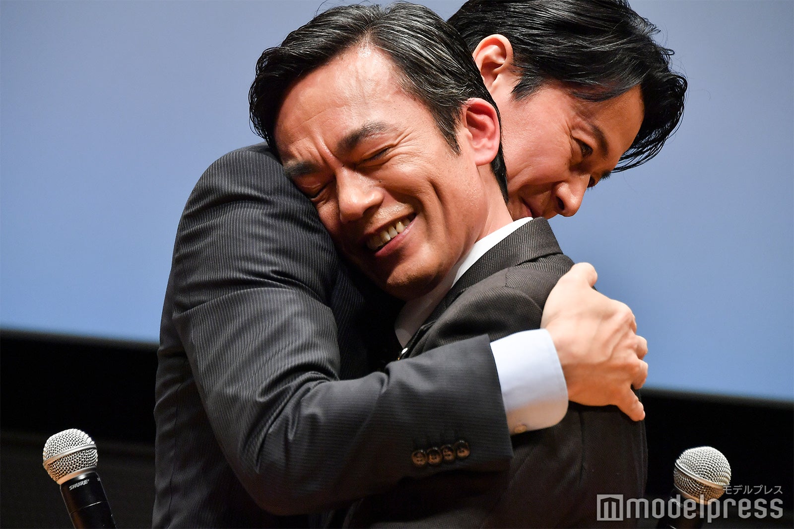 同い年であることがわかった福山雅治と高橋和也（C）モデルプレス