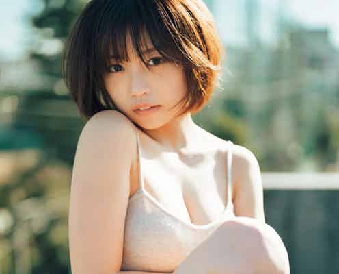 大原優乃、美バスト輝く キャミソール姿で大胆素肌&脚見せ