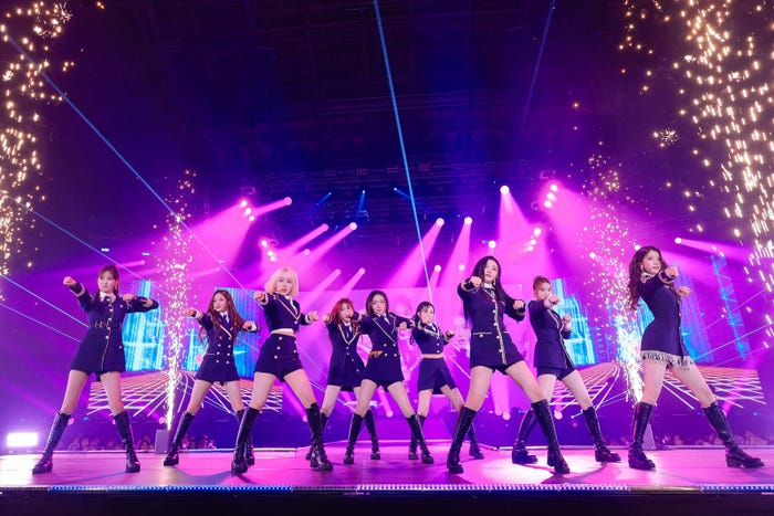 Kep1er(後列左から)ダヨン、チェヒョン、ヨンウン、マシロ、ヒュニンバヒエ(前列左から)ユジン、ヒカル、イェソ、シャオティン(C)上山陽介/木村泰之