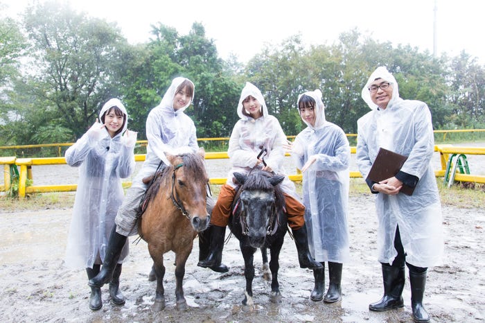 斉藤優里、衛藤美彩、与田祐希、阪口珠美、イジリー岡田(C)「NOGIBINGO!10」製作委員会