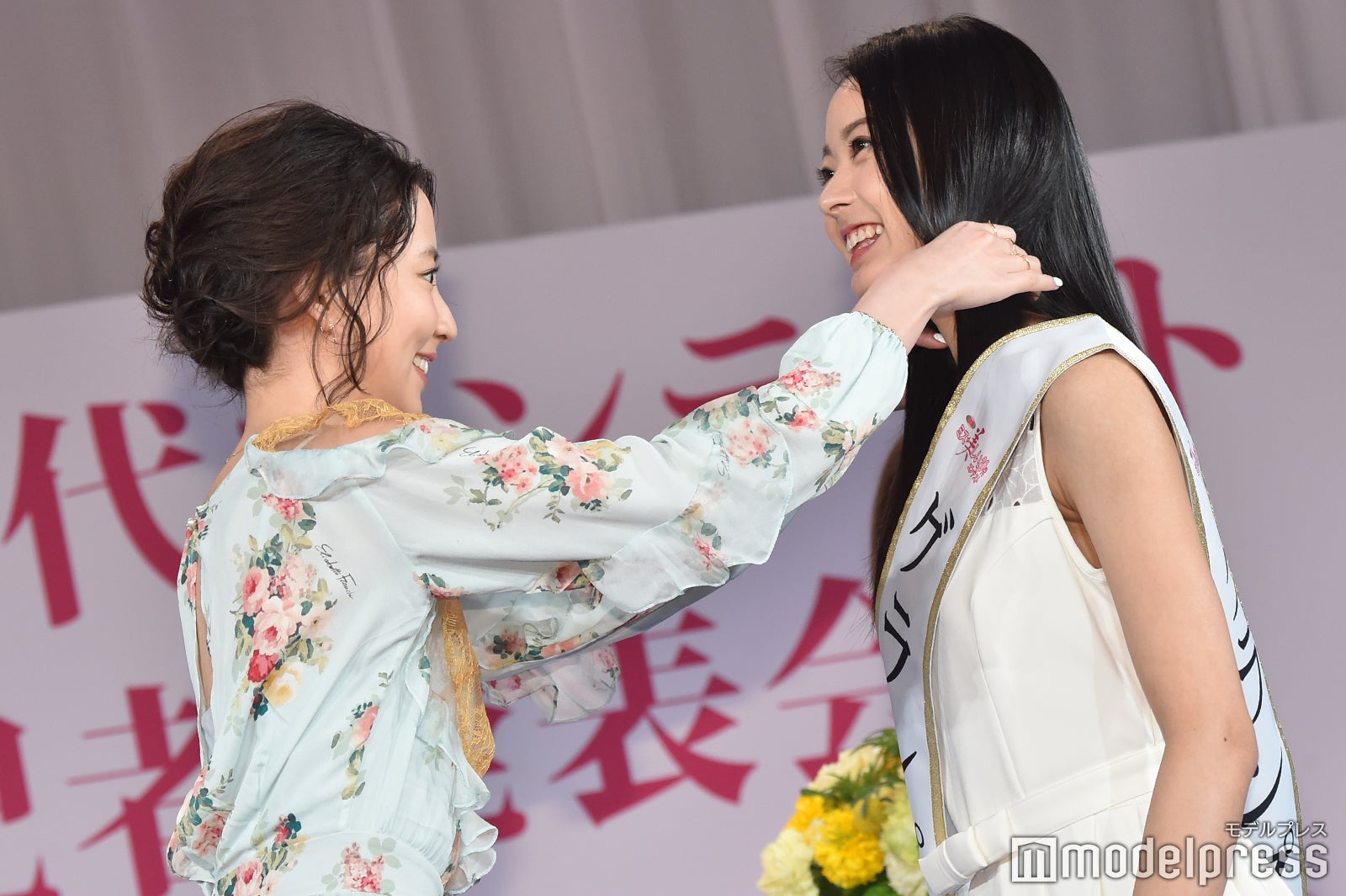 河北麻友子、グランプリ・川瀬莉子さん （C）モデルプレス