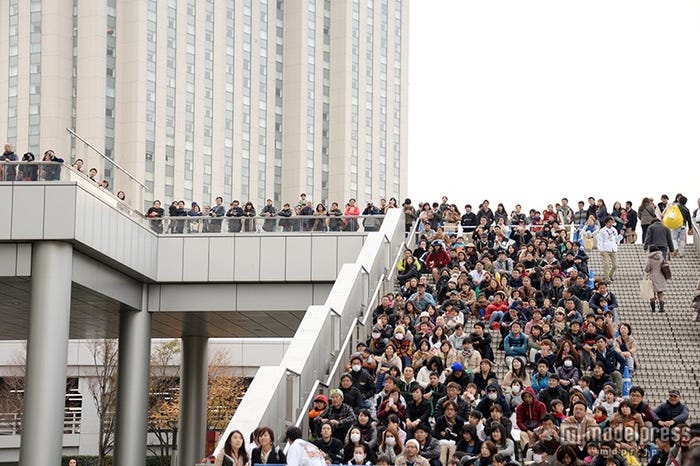 FMXのパフォーマンスをひと目見ようと集まった観客