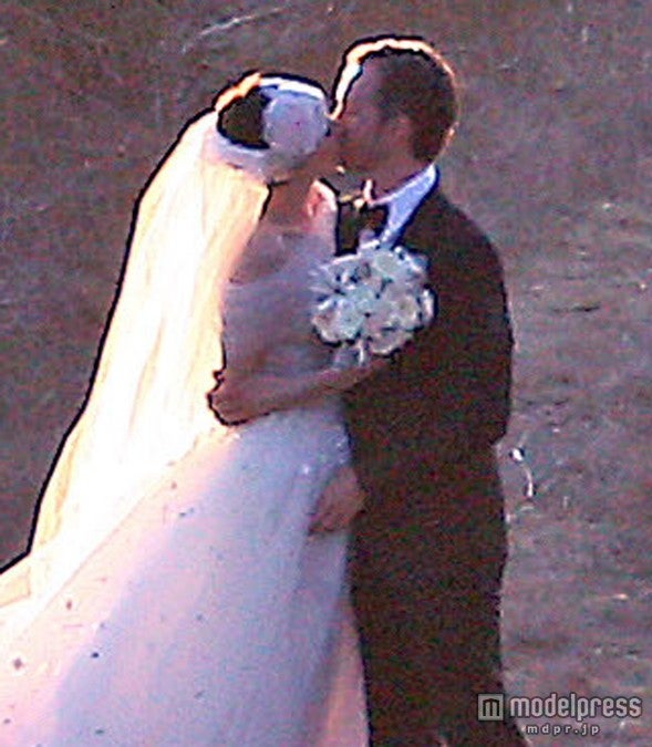 アン・ハサウェイ電撃結婚！　ウエディング写真撮影風景がパパラッチ