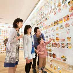 「カップヌードルミュージアム」/インスタントラーメンヒストリーキューブ/画像提供:日清食品ホールディングス