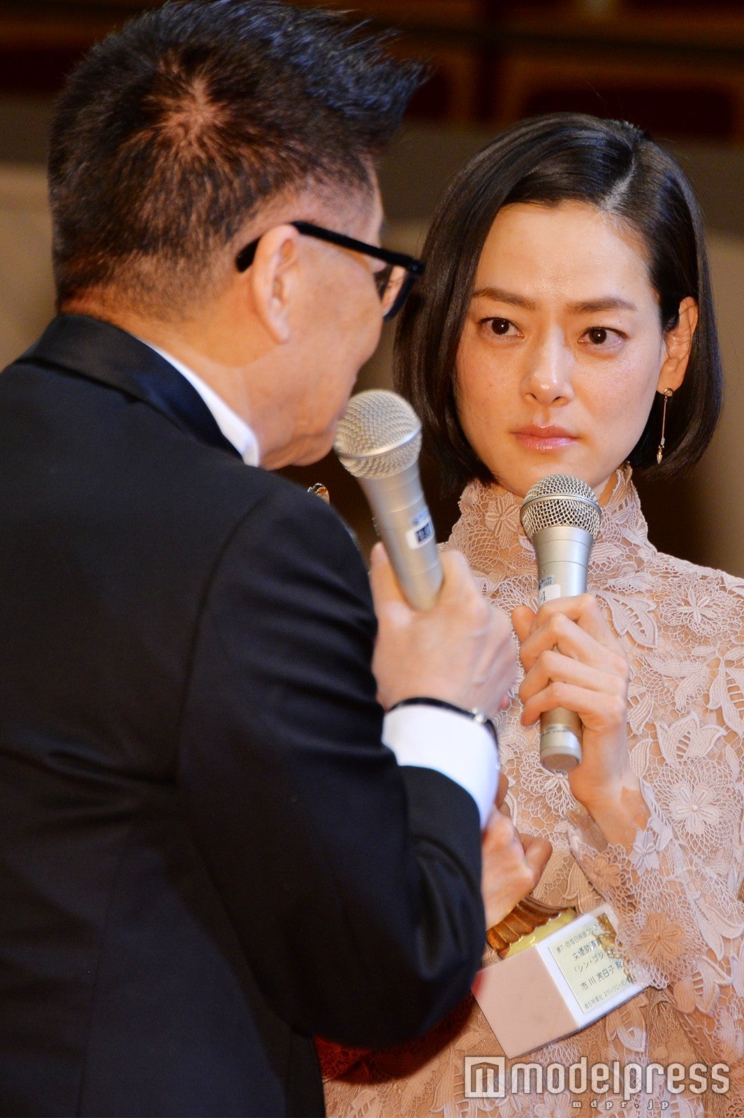 市川実日子（右） （C）モデルプレス