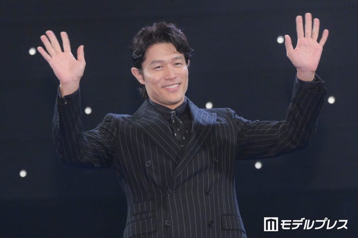 鈴木亮平(C)モデルプレス