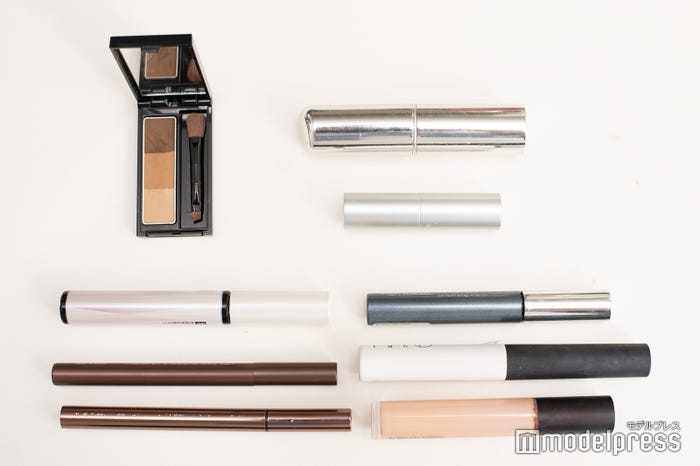 宮司愛海アナウンサーのポーチの中身は?(C)モデルプレス