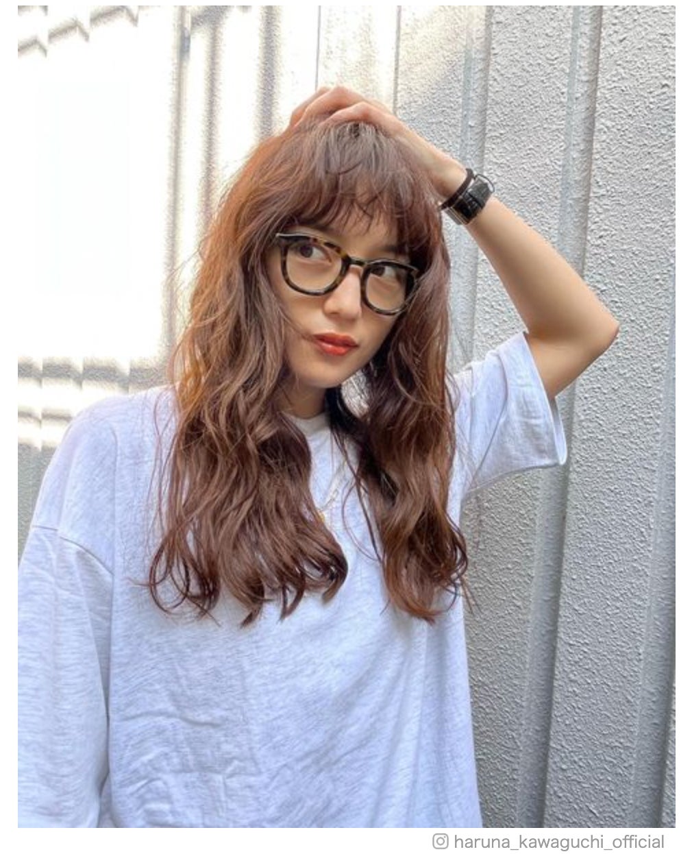 川口春奈、眉上ウェーブヘアに反響「パーマ？」「似合う」