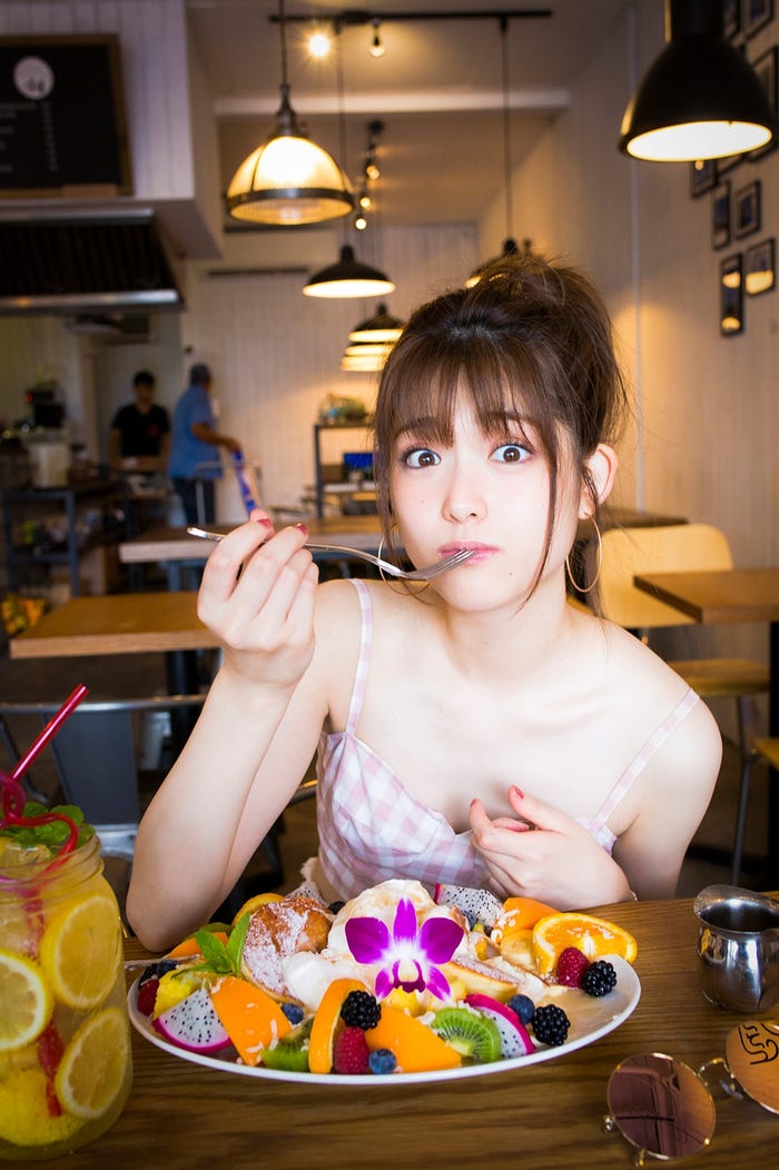 松村沙友理1st写真集「意外っていうか、前から可愛いと思ってた」(12月12日発売、小学館)/撮影:桑島智輝