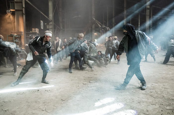 眞栄田郷敦(左)(C)和久井健/講談社(C)2023映画「東京リベンジャーズ2 血のハロウィン編」製作委員会