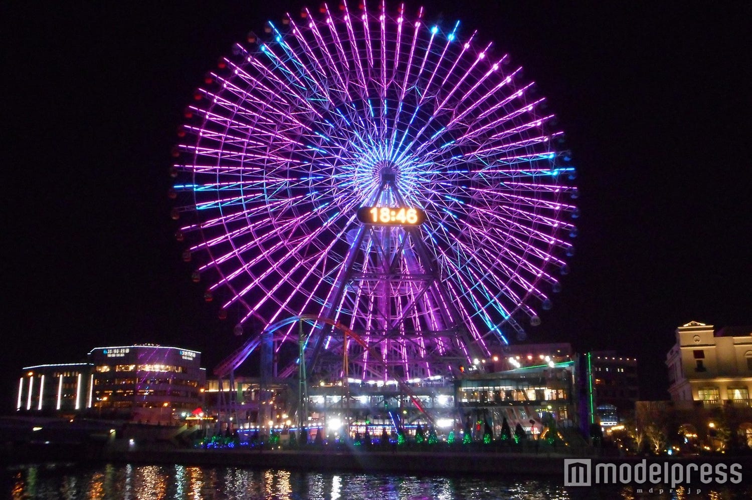 横浜の大観覧車がリニューアル、世界初のライトアップイルミを点灯