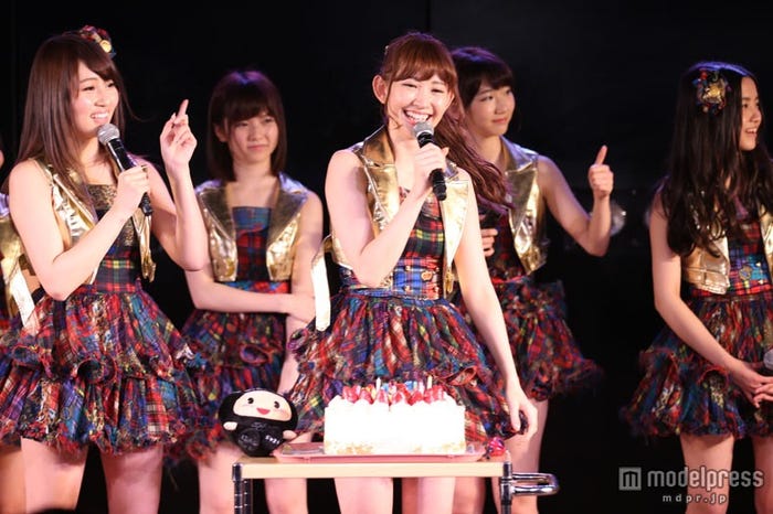 AKB48劇場では小嶋陽菜の生誕祭が行われた(C)AKS