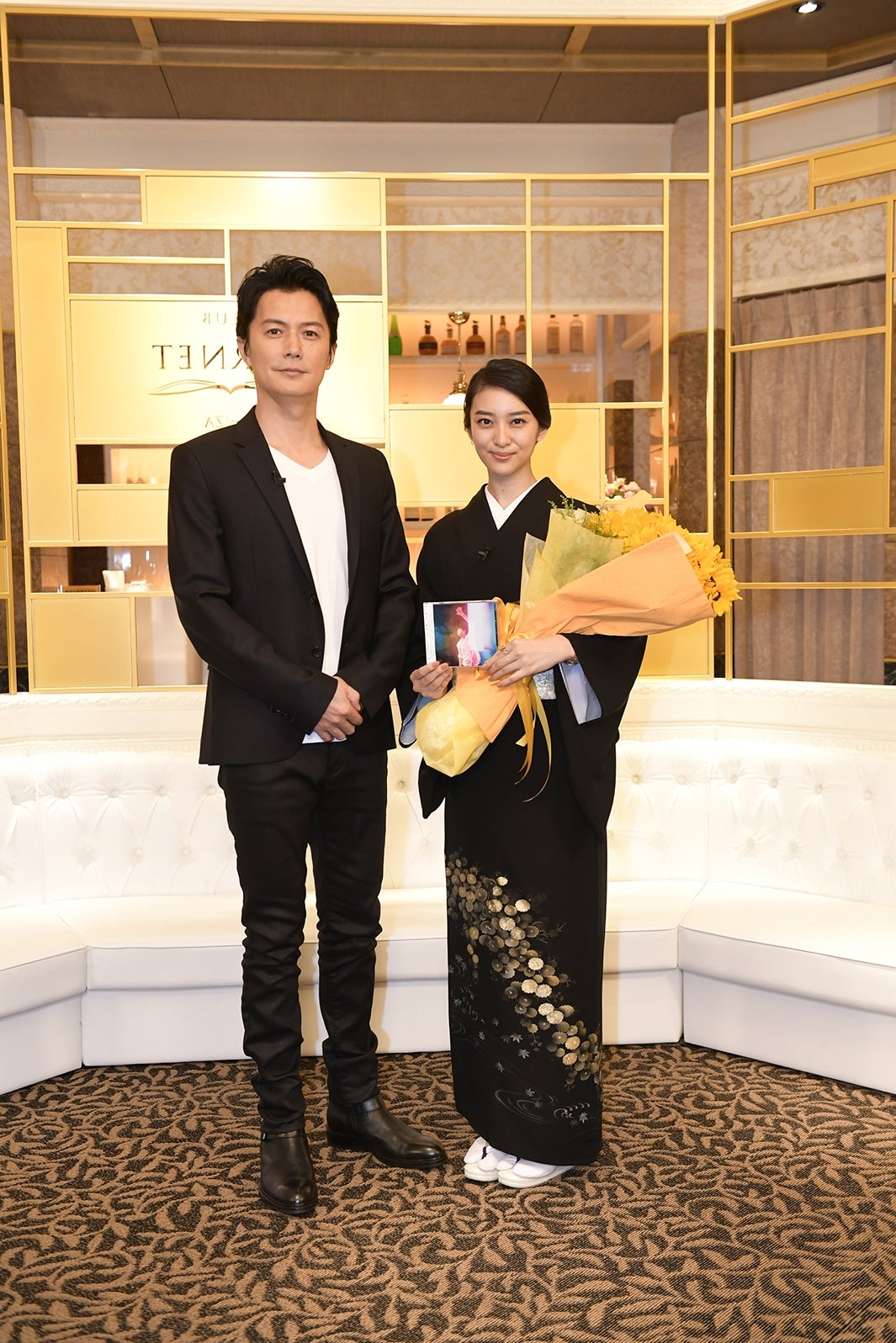 （左から）福山雅治と武井咲（C）テレビ朝日