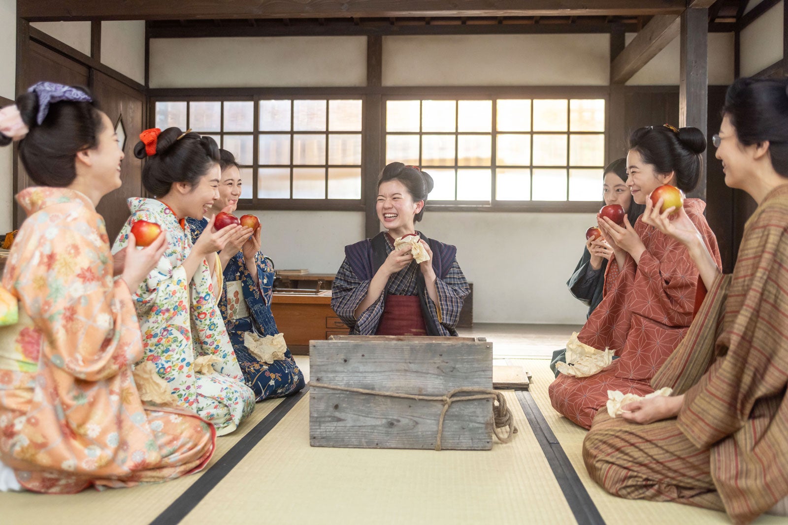 中井友望、木越明、生田絵梨花、原嶋凛、上坂樹里、見上愛、菊池亜希子「風、薫る」第25話（C）NHK