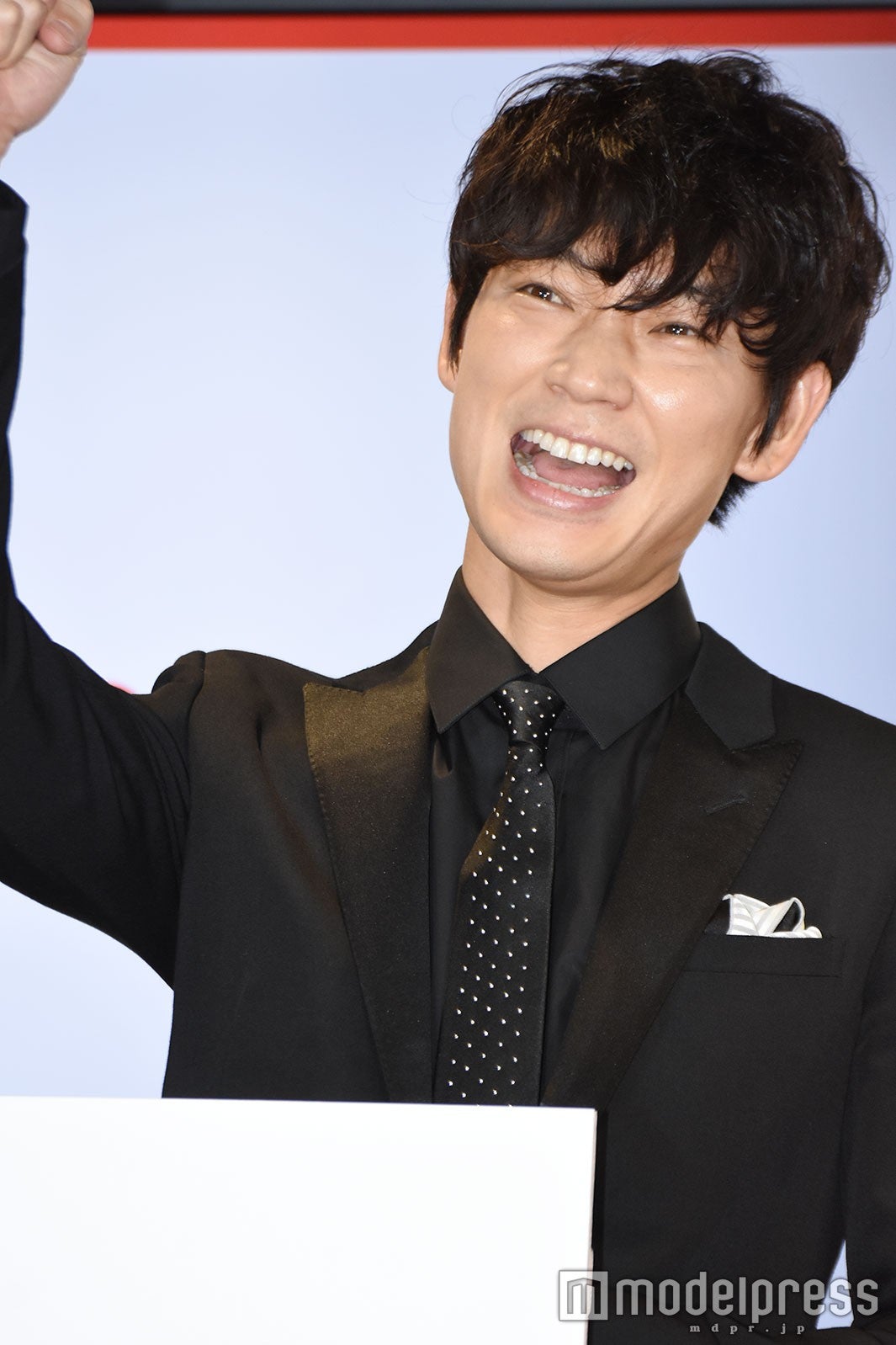 「iPhone 8」に興奮を抑えきれない綾野剛（C）モデルプレス